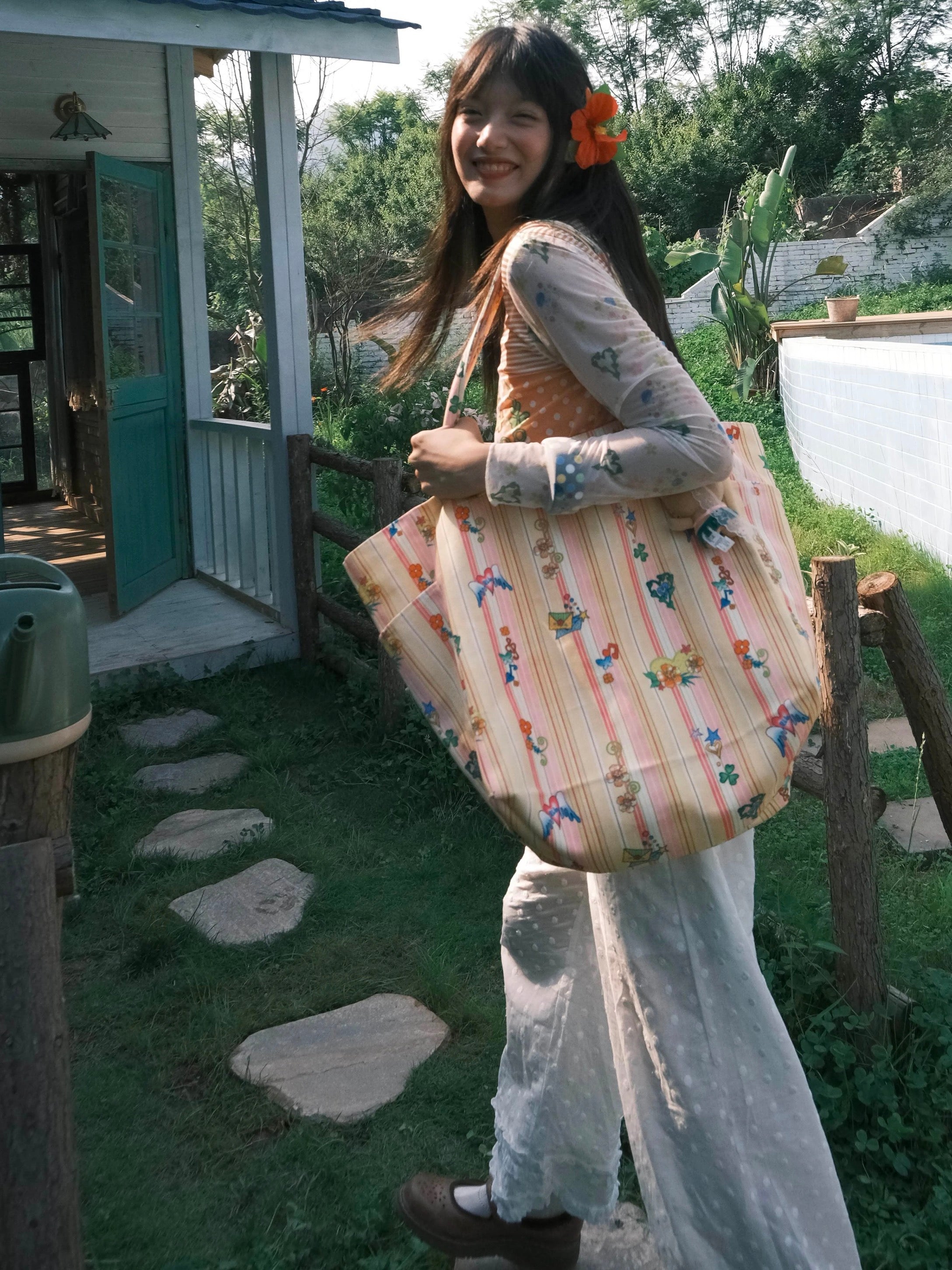 Kaixin Hostel x Octopus Grass 2025 Floral Print Beach Tote Bag