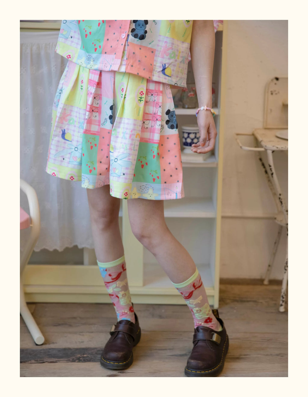 Kaixin Hostel Color-Block Shirt & Pleated Skirt Set