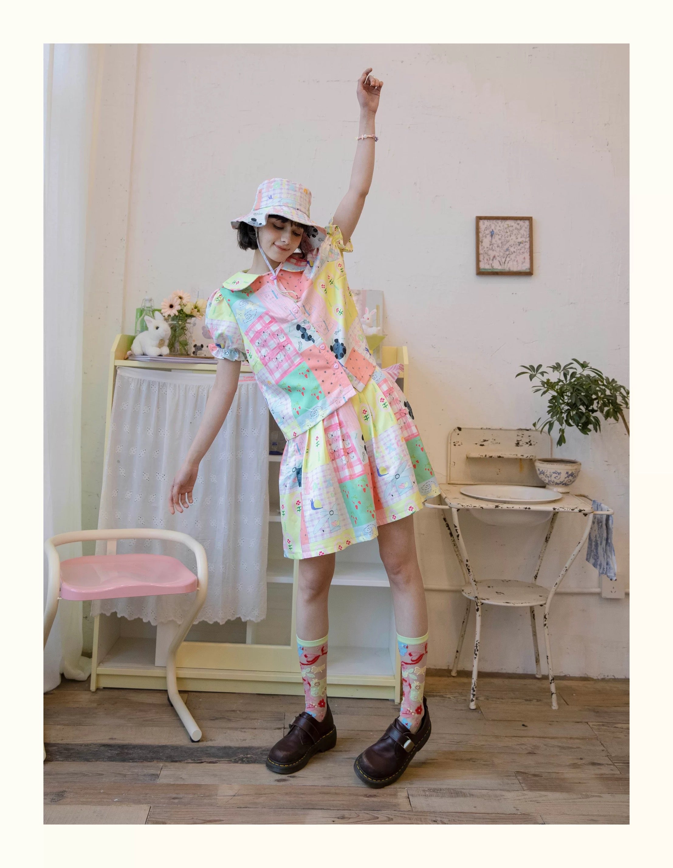 Kaixin Hostel Color-Block Shirt & Pleated Skirt Set