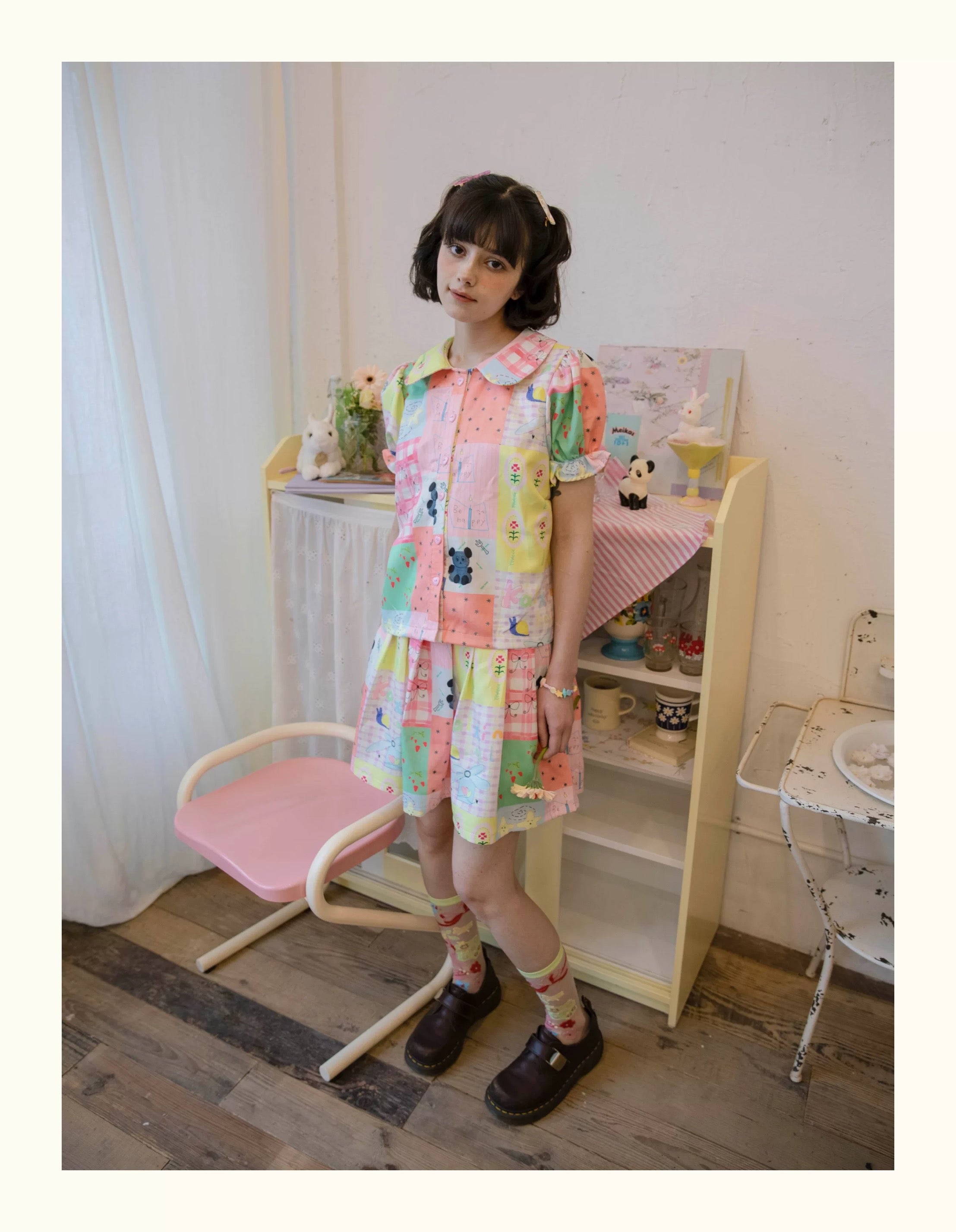 Kaixin Hostel Color-Block Shirt & Pleated Skirt Set