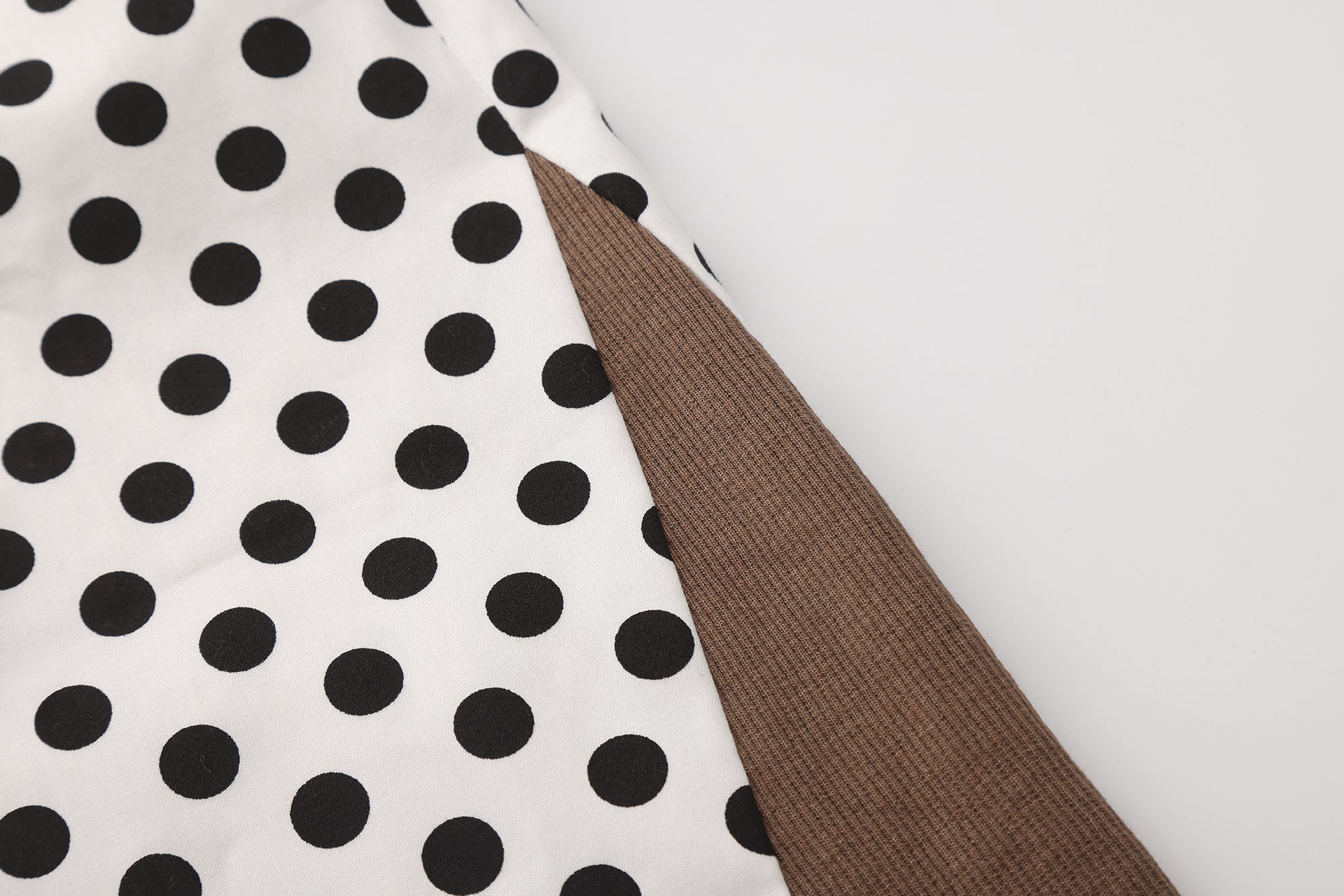 Ageha 25ss Polka Dot Paneled Low-Rise Capris